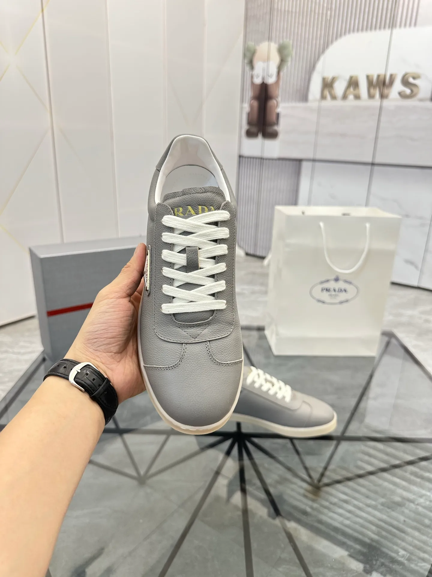 Men's shoes for sale 💰: 💰P540¥ High-end top quality Product trademark: Prada *"Prada*" low-top casual shoes Regular size: 38-45 (can be customized to 46) Product materials: imported first-layer cowhide for the upper, water-dyed cowhide lining, cowhide feet, original outsole. No.: 001